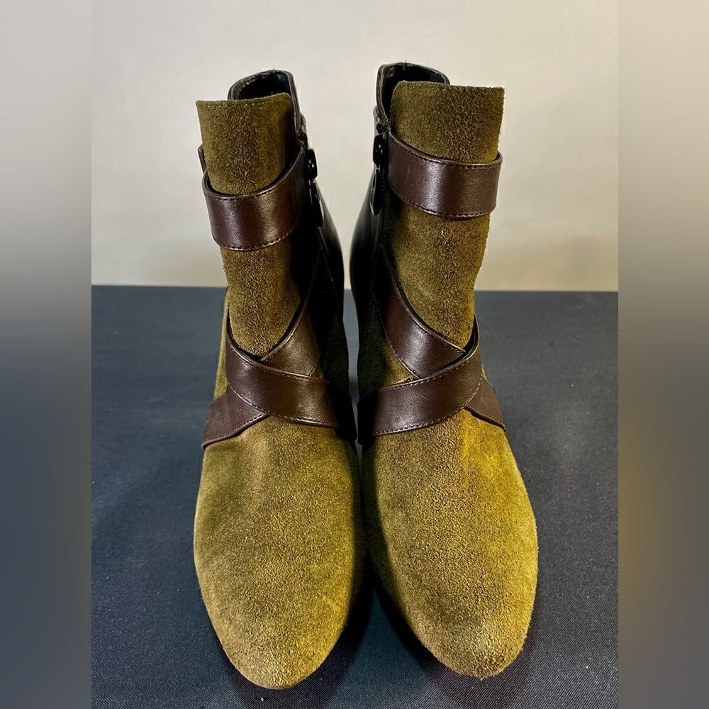 Tahari Dina - Green suede and Brown Leather Heeled Ankle Boots